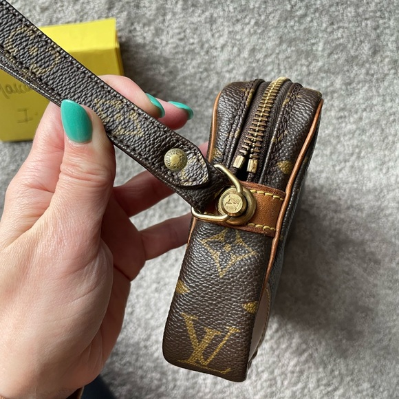 Authentic Louis Vuitton Marly Clutch - Picture 4 of 16